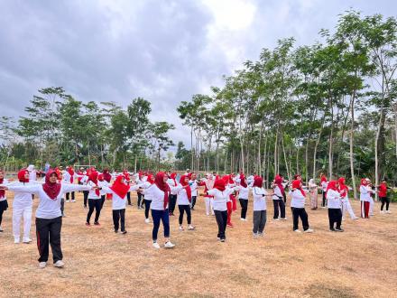 Senam Sehat bersam TP PKK Desa Baruharjo